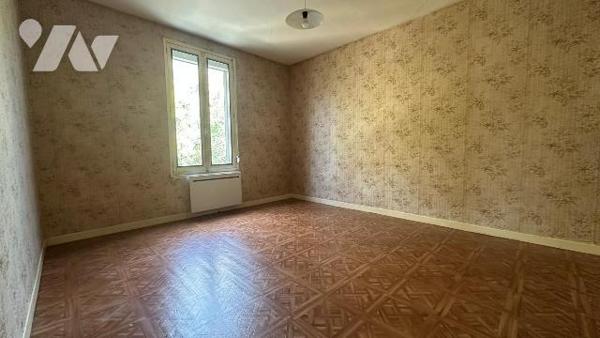 Appartement de 180m² et 107m² loi Carrez (Duplex) avec jardin, situé sur la commune de Bétheniv...