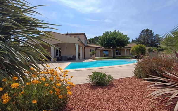 Maison à vendre    6 pièces • 203 m2 Blauzac