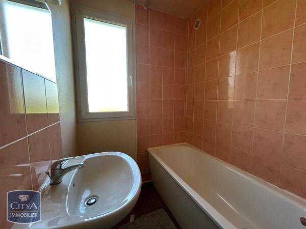 Appartement à louer 4 pièces 77.11m² Decize (58300)