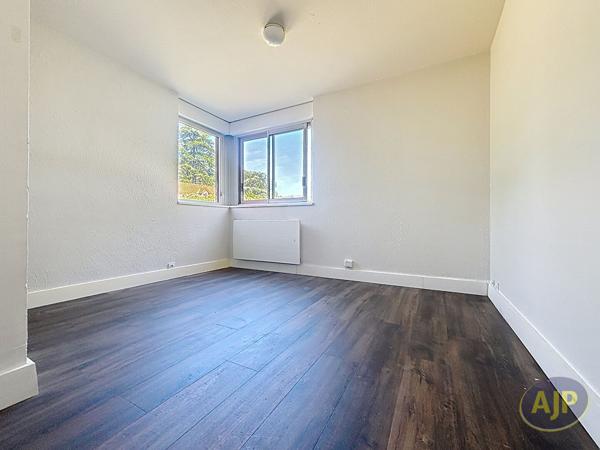 Appartement à louer La Roche Sur Yon : 1 pièces, 21m² avec 0 chambre(s) à 420€ - AJP Immobilier La Roche-sur-Yon