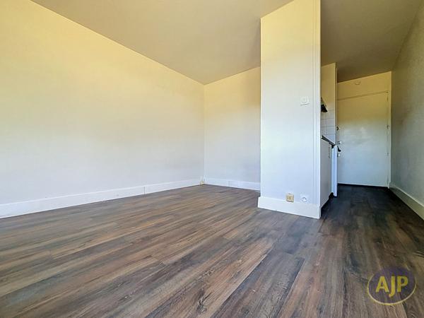 Appartement à louer La Roche Sur Yon : 1 pièces, 21m² avec 0 chambre(s) à 420€ - AJP Immobilier La Roche-sur-Yon