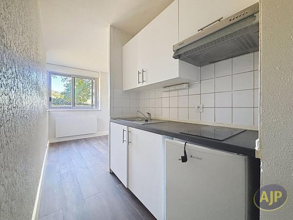 Appartement à louer La Roche Sur Yon : 1 pièces, 21m² avec 0 chambre(s) à 420€ - AJP Immobilier La Roche-sur-Yon
