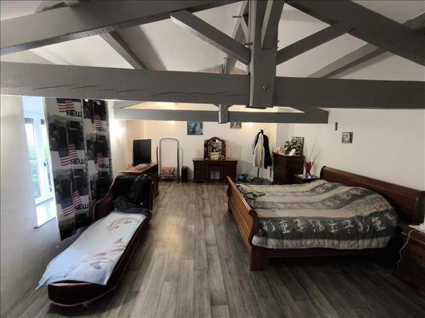 Maison à vendre |  Montlieu-la-Garde |  6 pièces | 210 m²