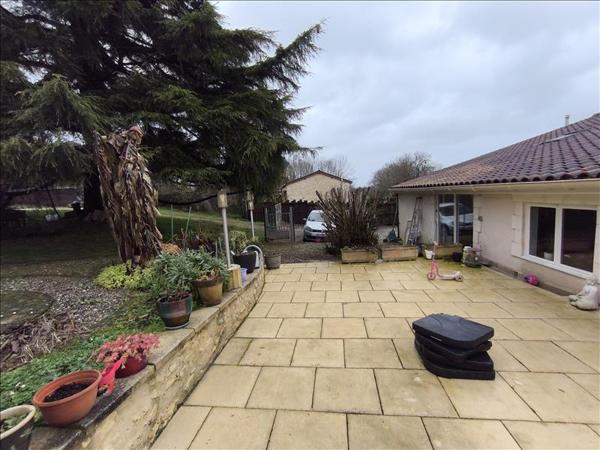 Maison à vendre |  Montlieu-la-Garde |  6 pièces | 210 m²