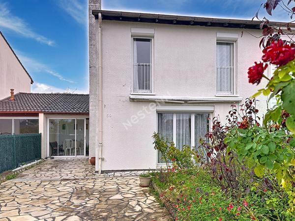 Charmante Maison à Vendre à Poitiers - 4 Chambres et Terrain Clos !