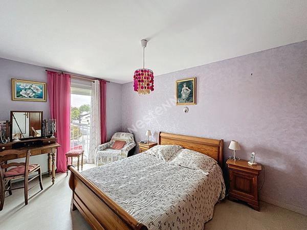 Charmante Maison à Vendre à Poitiers - 4 Chambres et Terrain Clos !