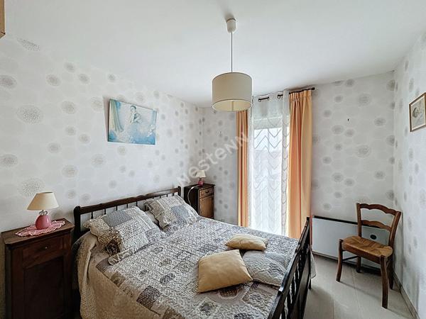 Charmante Maison à Vendre à Poitiers - 4 Chambres et Terrain Clos !