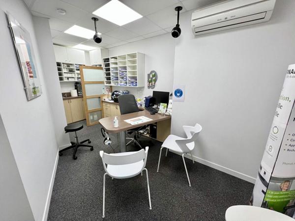 Immeuble à vendre    1 pièce •  Marquise