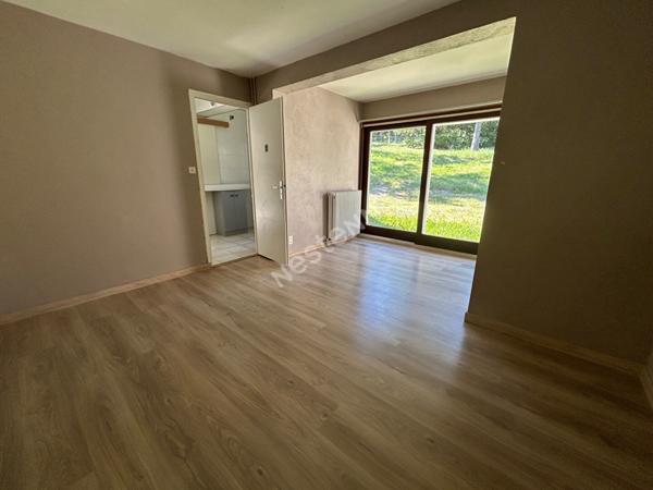 Maison atypique avec vue imprenable et piscine à Givry 193 m2