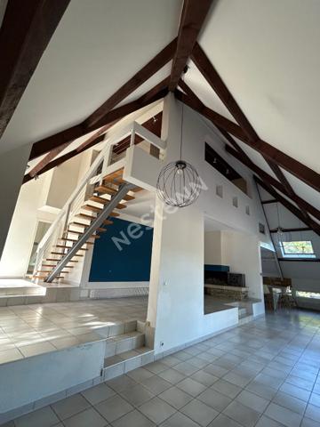 Maison atypique avec vue imprenable et piscine à Givry 193 m2