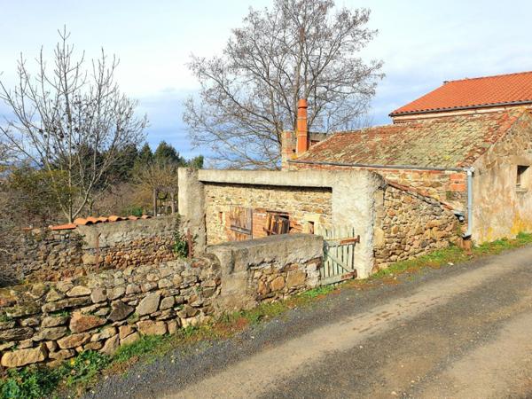 CHARMANTE MAISON DE 90 M2 AVEC NOMBREUSES DEPENDANCES