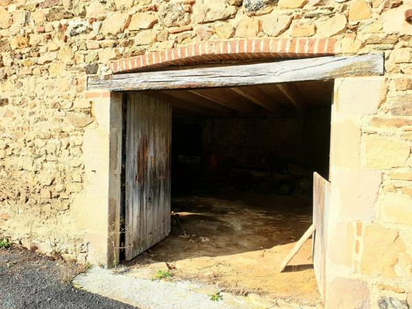 CHARMANTE MAISON DE 90 M2 AVEC NOMBREUSES DEPENDANCES