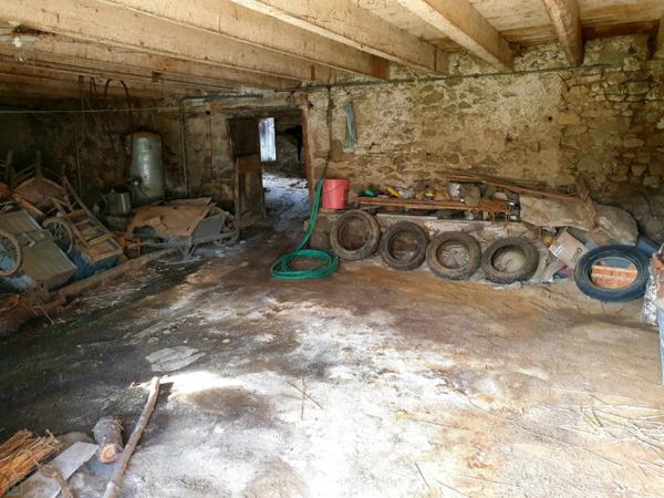 CHARMANTE MAISON DE 90 M2 AVEC NOMBREUSES DEPENDANCES