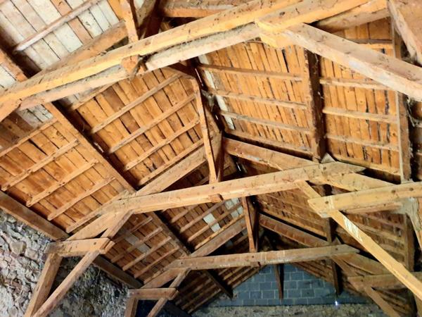 CHARMANTE MAISON DE 90 M2 AVEC NOMBREUSES DEPENDANCES