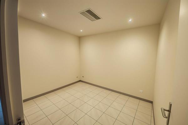 Immeuble  (local commercial et appartement) à Cadenet  135m² - 197 000