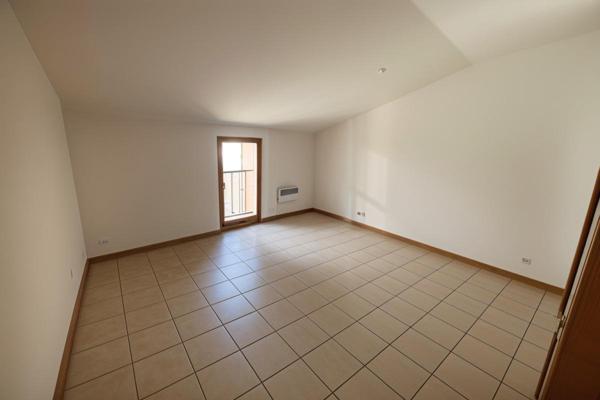 Immeuble  (local commercial et appartement) à Cadenet  135m² - 197 000