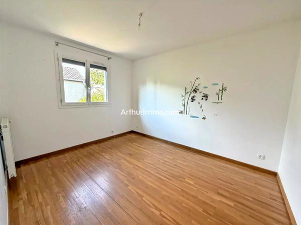 Vente                                                      Maison
                        
                     6 pièces                      130 m2                     à Sucy-en-Brie