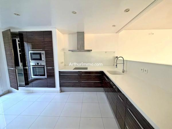 Vente                                                      Maison
                        
                     6 pièces                      130 m2                     à Sucy-en-Brie