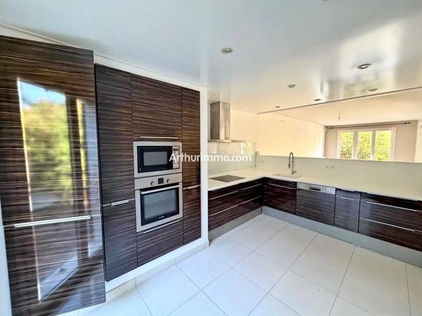Vente                                                      Maison
                        
                     6 pièces                      130 m2                     à Sucy-en-Brie