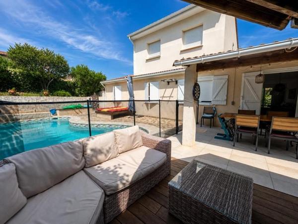 Maison à vendre 680 550 € Saint-Aunès 7 p 156 m² DPE C