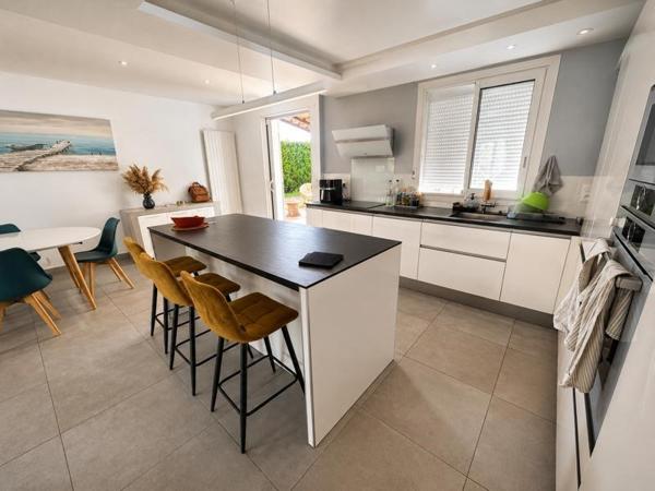 Maison à vendre 680 550 € Saint-Aunès 7 p 156 m² DPE C