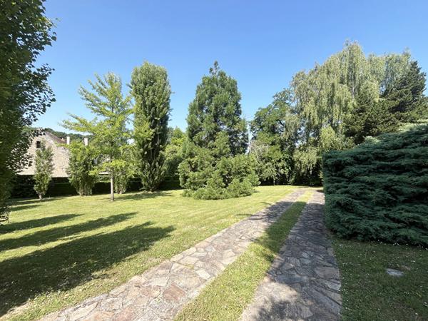 Pavillon de plain-pied sur 1871 m² de terrain !