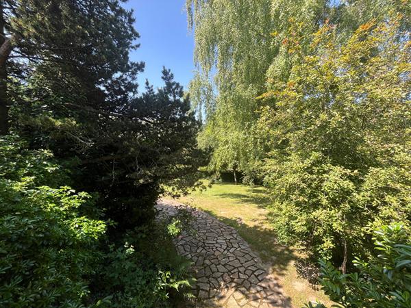 Pavillon de plain-pied sur 1871 m² de terrain !