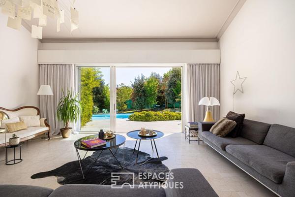 Maison d’architecte rénovée avec piscine au coeur d’un domaine privé à Saint-Genis-Laval