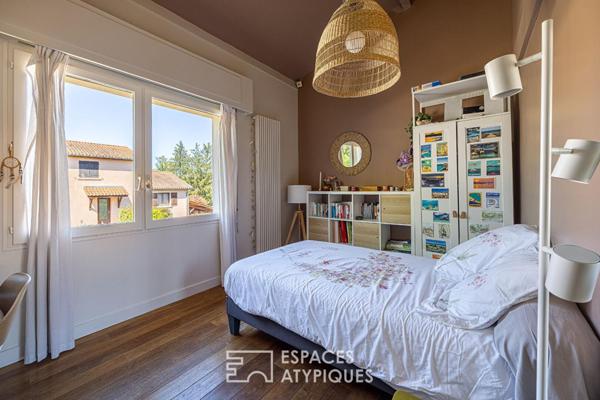 Maison d’architecte rénovée avec piscine au coeur d’un domaine privé à Saint-Genis-Laval