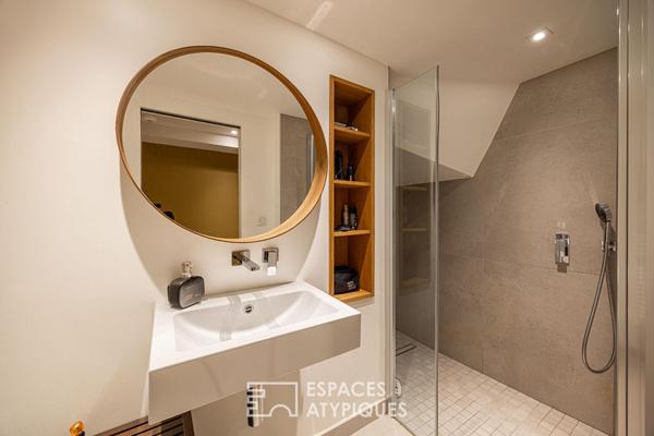 Maison d’architecte rénovée avec piscine au coeur d’un domaine privé à Saint-Genis-Laval