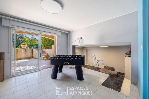 Maison d’architecte rénovée avec piscine au coeur d’un domaine privé à Saint-Genis-Laval