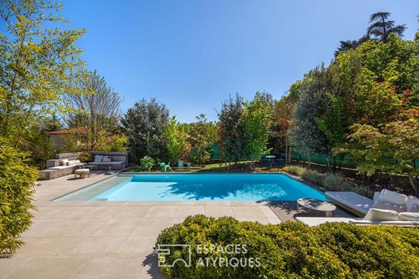 Maison d’architecte rénovée avec piscine au coeur d’un domaine privé à Saint-Genis-Laval