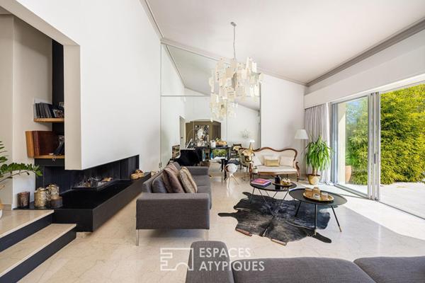 Maison d’architecte rénovée avec piscine au coeur d’un domaine privé à Saint-Genis-Laval