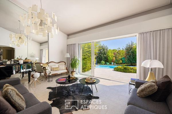 Maison d’architecte rénovée avec piscine au coeur d’un domaine privé à Saint-Genis-Laval
