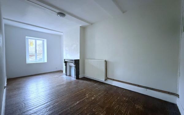 Appartement à louer    4 pièces •  La Fère