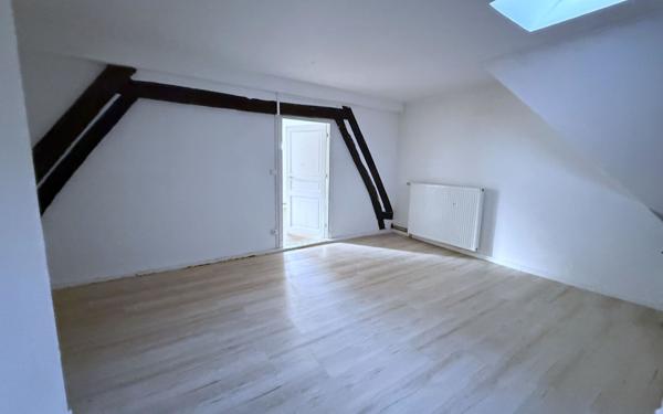Appartement à louer    4 pièces •  La Fère