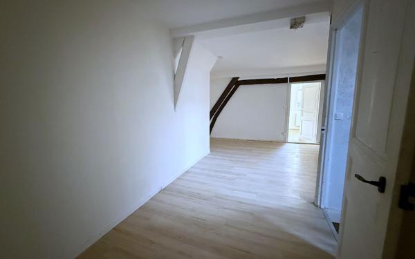 Appartement à louer    4 pièces •  La Fère