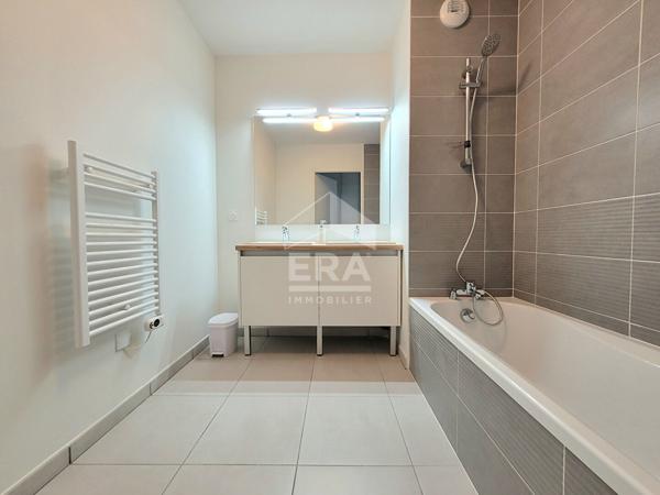 LOCATION MEUBLEE - LONS : Appartement neuf T3 de 62 m² avec 2 parking et terrasse