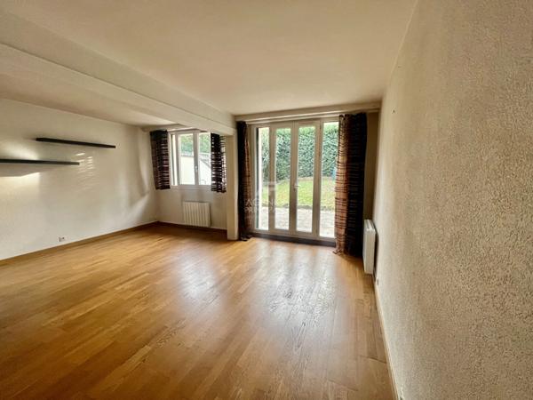 Appartement Pontoise 3 pièce(s) 50.39 m2 - 65 m² au sol €226 500 ** - Référence 14221