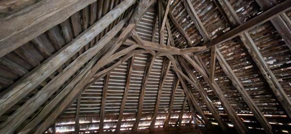 Ensemble immobilier en pierres avec dependances et vaste terrain !