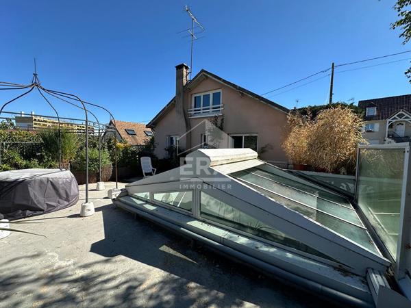 Maison familiale de caractère aux beaux volumes à Franconville