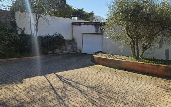 Terrain à vendre    Nîmes