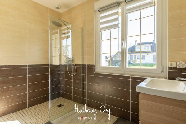 Maison à VIRE NORMANDIE, 14500 - 8 pièces 218m²
