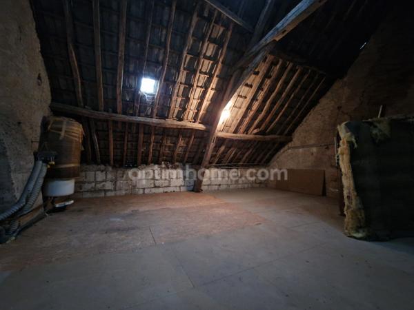 Maison de 100 m², 4 chambres, sur plus de 1300 m² de terrain.