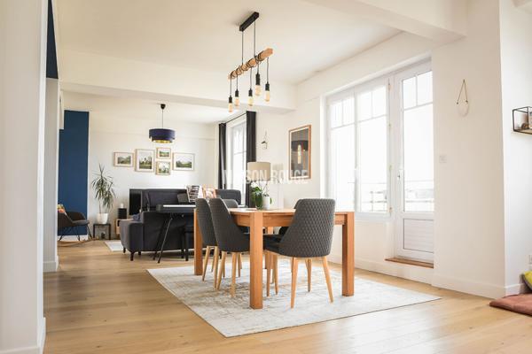Appartement à vendre 6 pièces, 126 m2, centre-ville Rennes, très bon état. Garage. Ascenseur