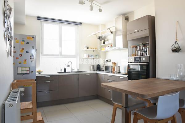 Appartement à vendre 6 pièces, 126 m2, centre-ville Rennes, très bon état. Garage. Ascenseur