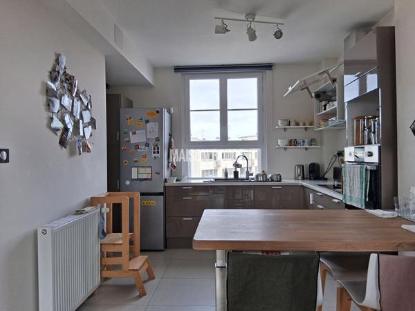 Appartement à vendre 6 pièces, 126 m2, centre-ville Rennes, très bon état. Garage. Ascenseur