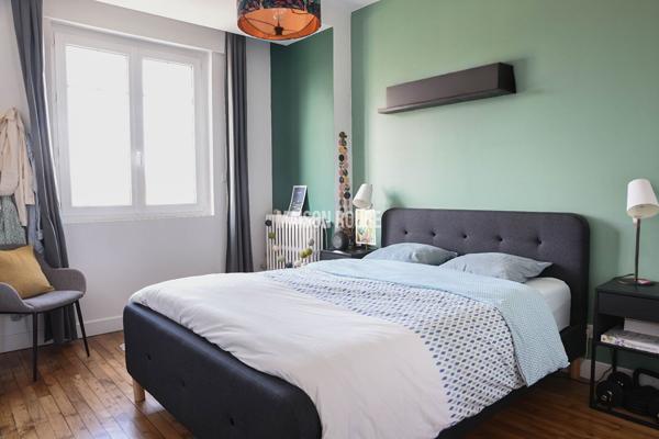 Appartement à vendre 6 pièces, 126 m2, centre-ville Rennes, très bon état. Garage. Ascenseur