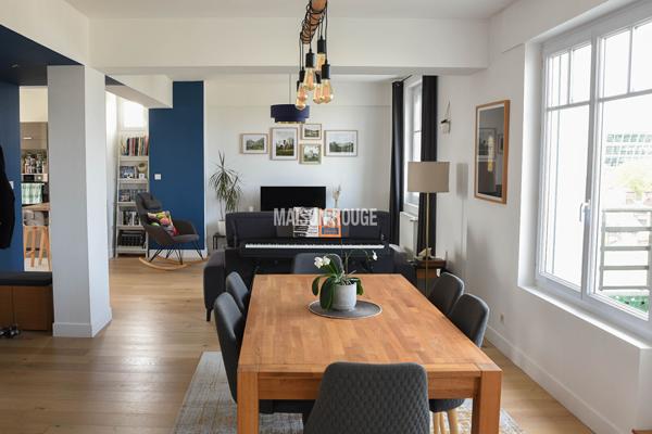 Appartement à vendre 6 pièces, 126 m2, centre-ville Rennes, très bon état. Garage. Ascenseur