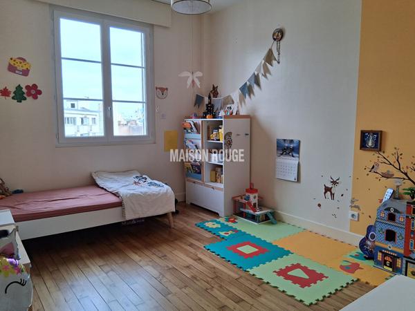 Appartement à vendre 6 pièces, 126 m2, centre-ville Rennes, très bon état. Garage. Ascenseur